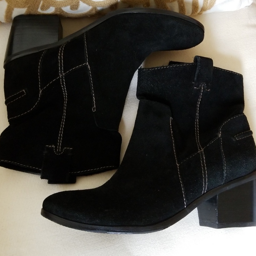 Vince Camuto short boot black sz 8.5 Nwot